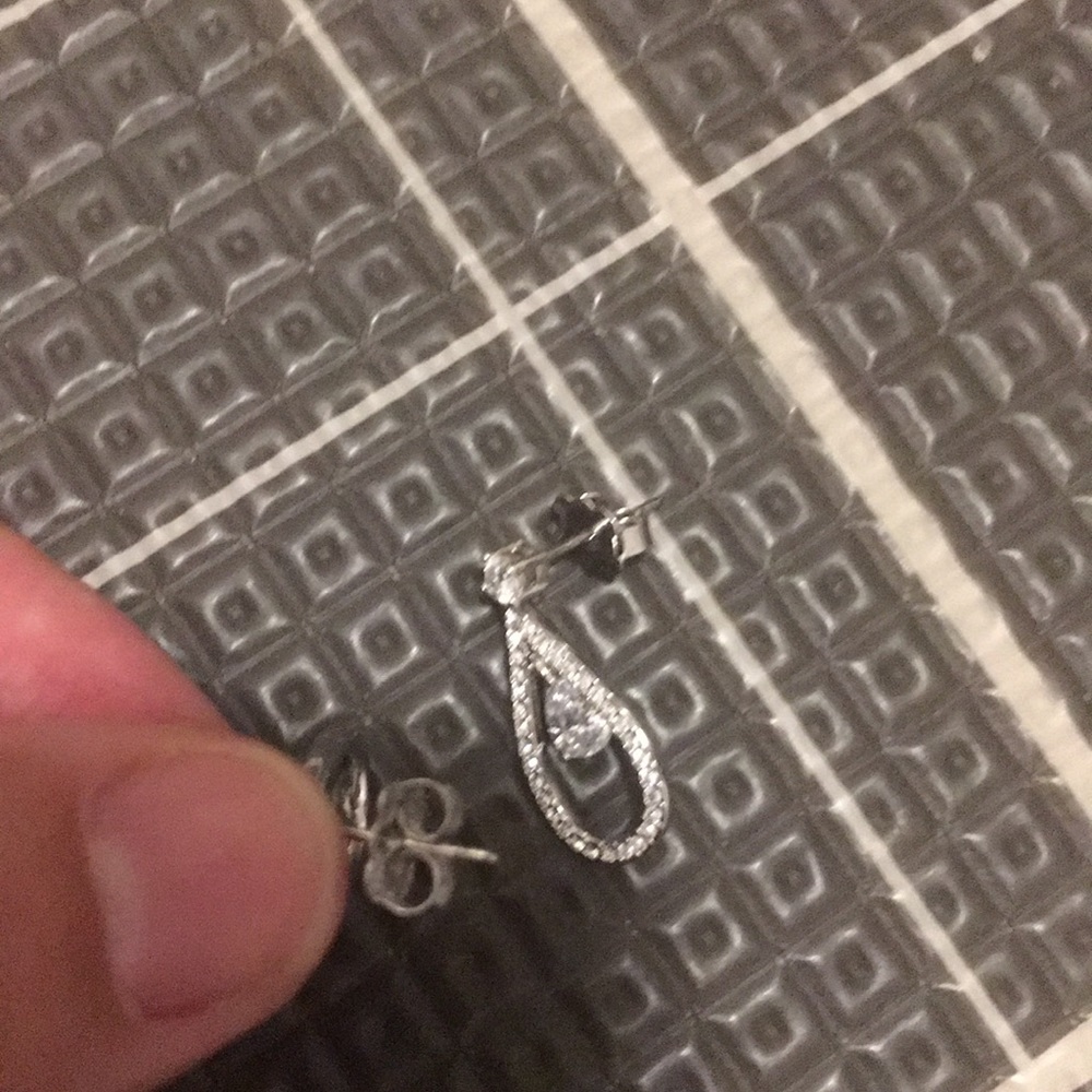 NWOT- Rhinestone Dangle earrings - Picture 3 of 4